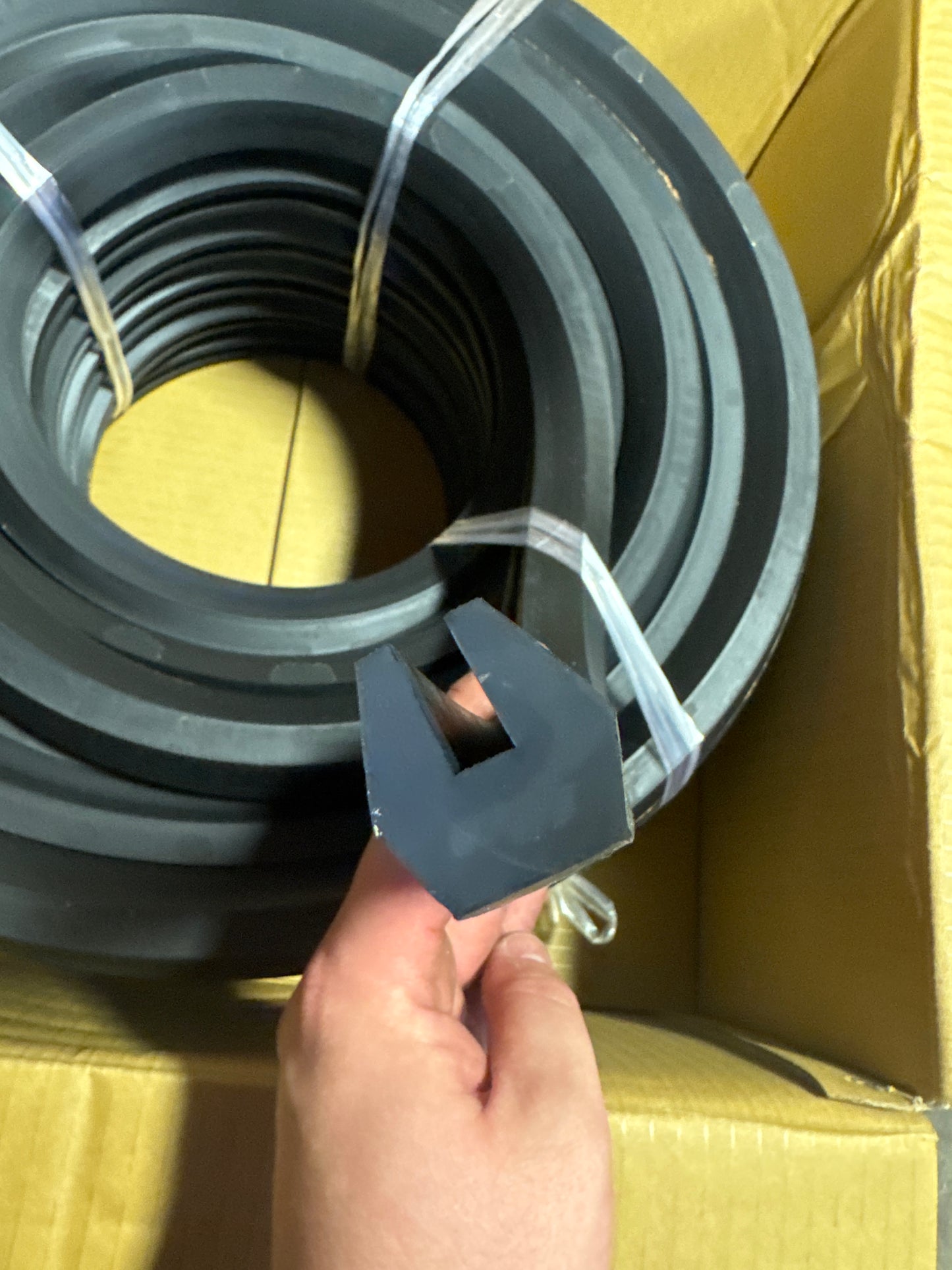 Channel Rubber Hex Flat 1/4" - Full Roll